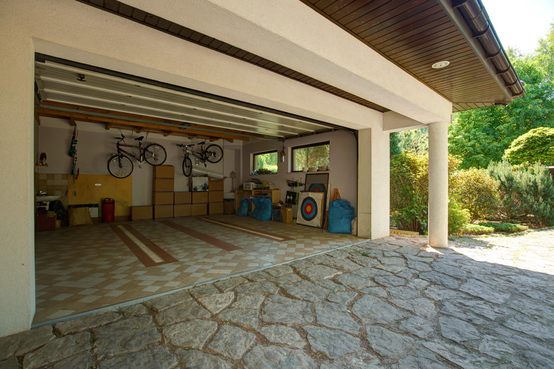 commercial house cleaning services - Organizing and Cleaning